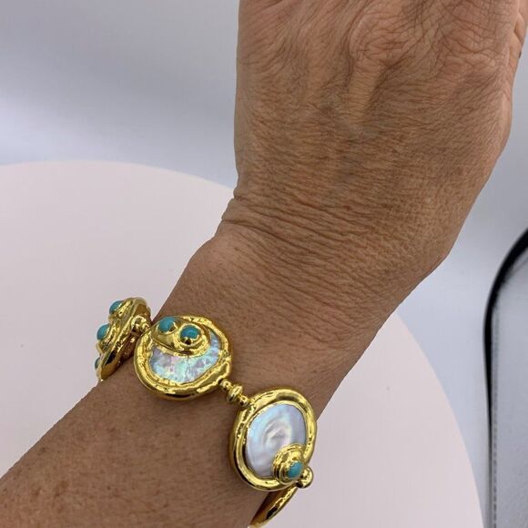 Earrings, real pearls, gold plate, large size, stud style, NWOT, updated classic - Picture 9 of 15